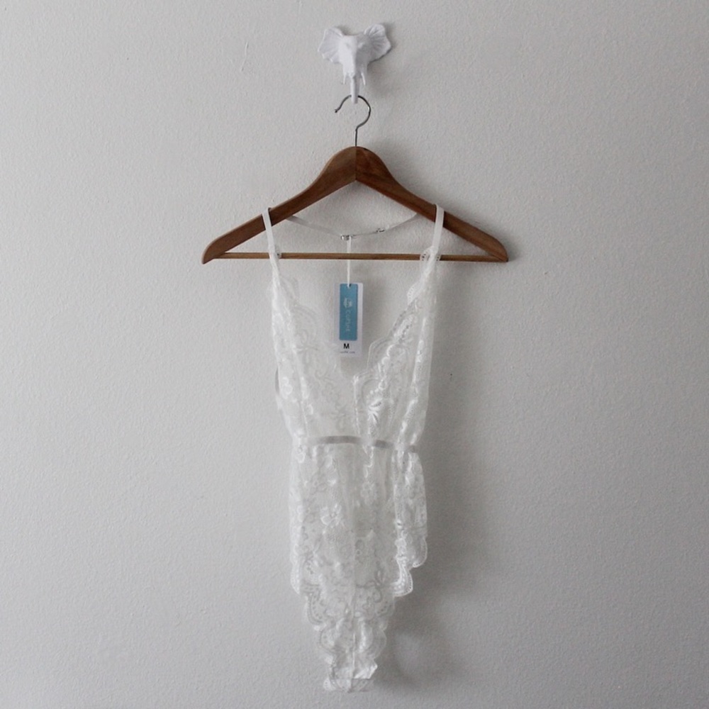 NWT CUPSHE Floral Lace Open Back One Piece Bodysuit White Teddy